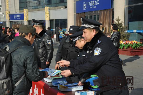 發(fā)放反恐宣傳品.JPG