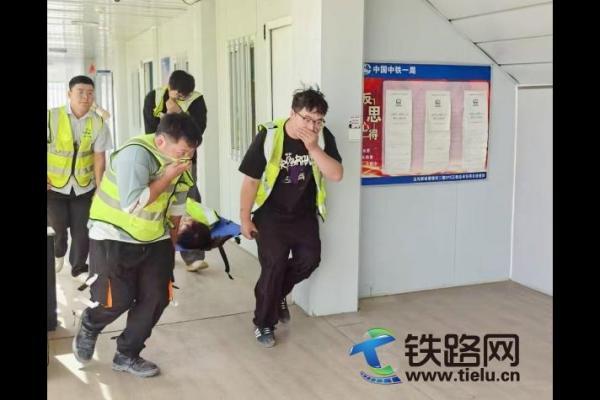 中鐵一局建安公司涇河新城薈錦坊二期項目 組織開展2025年火災(zāi)應(yīng)急處置演練活動