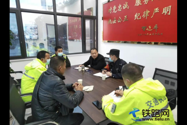 潛江站派出所協(xié)調(diào)地方召開(kāi)聯(lián)席會(huì)