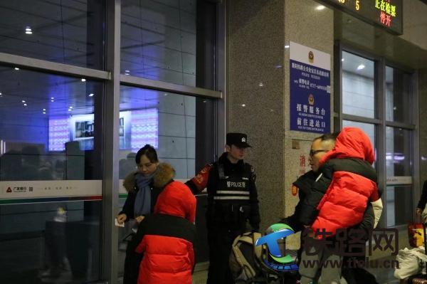 宜昌鐵警全力應(yīng)對(duì)低溫雨雪冰凍天氣